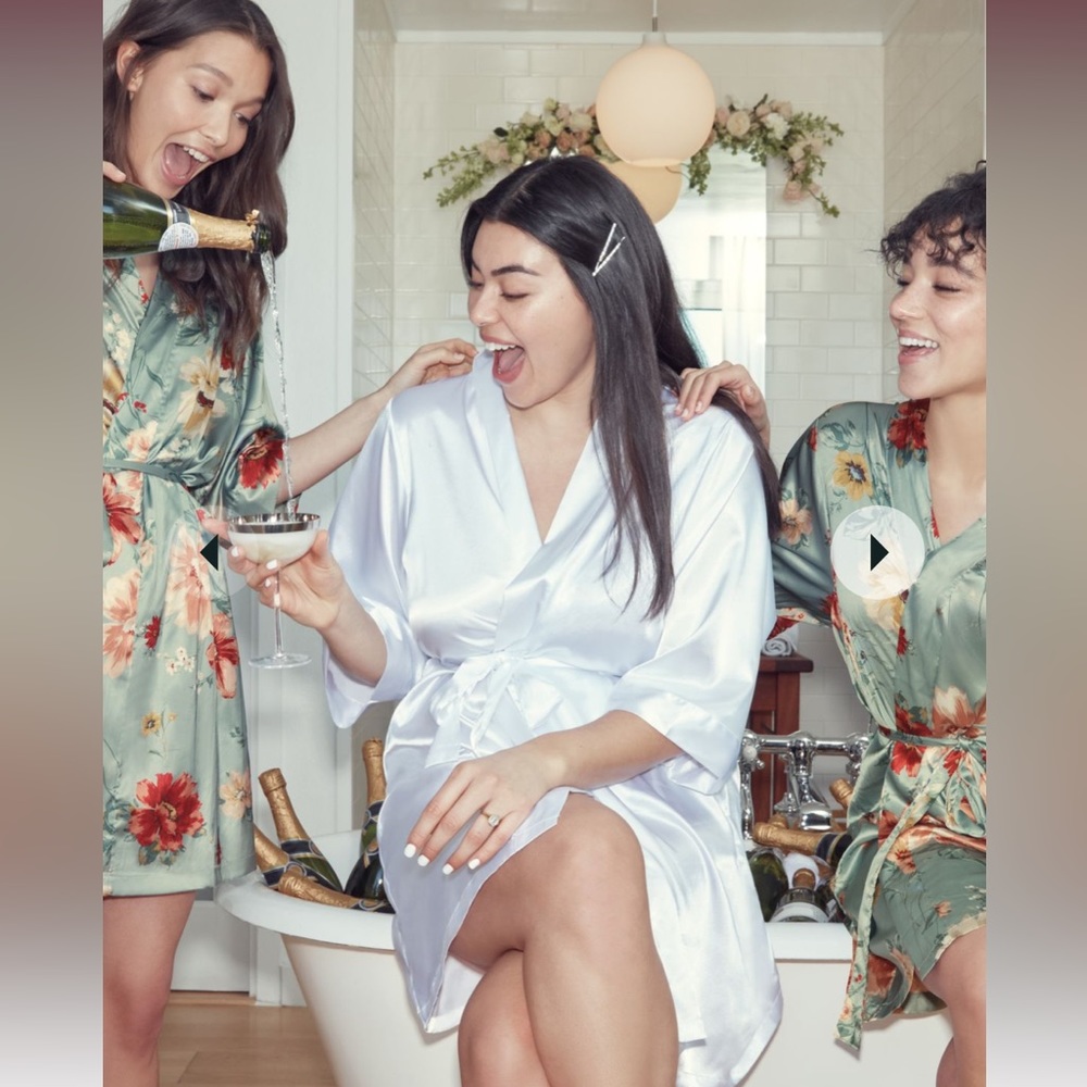 Bride Robe - Picture 3 of 7